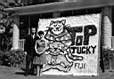 estrong_top_tucky_sign.jpg